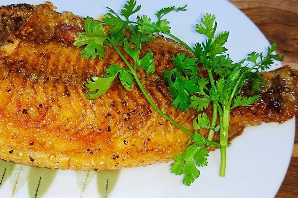 Cá diêu hồng chiên nguyên con