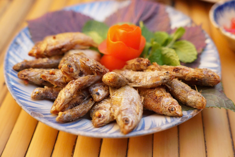 Cá suối chiên giòn (mắm me)