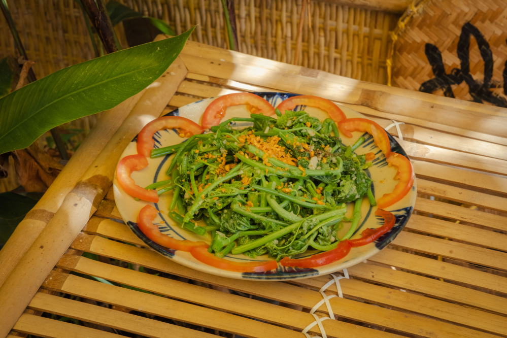 Rau xào tỏi (rau muống, đọt su, rau rừng, bó xôi)