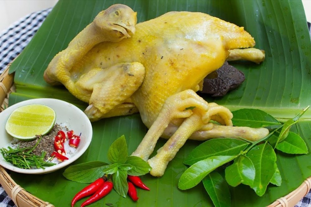 Gà ta luộc nguyên con