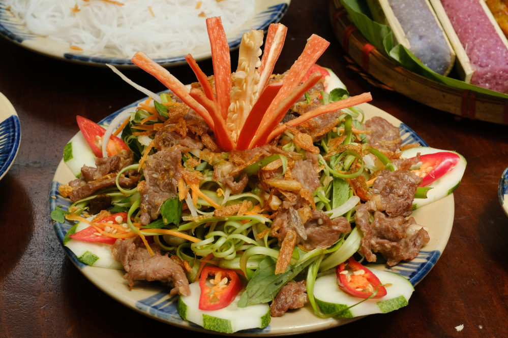 Gỏi bò rau muốn