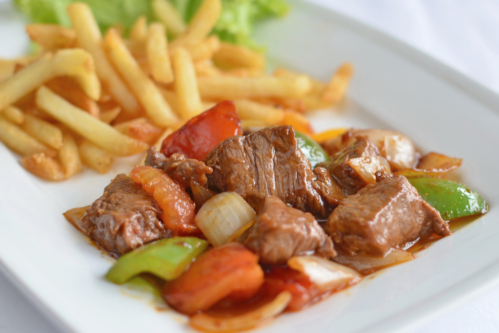 Bò né và khoai tây chiên