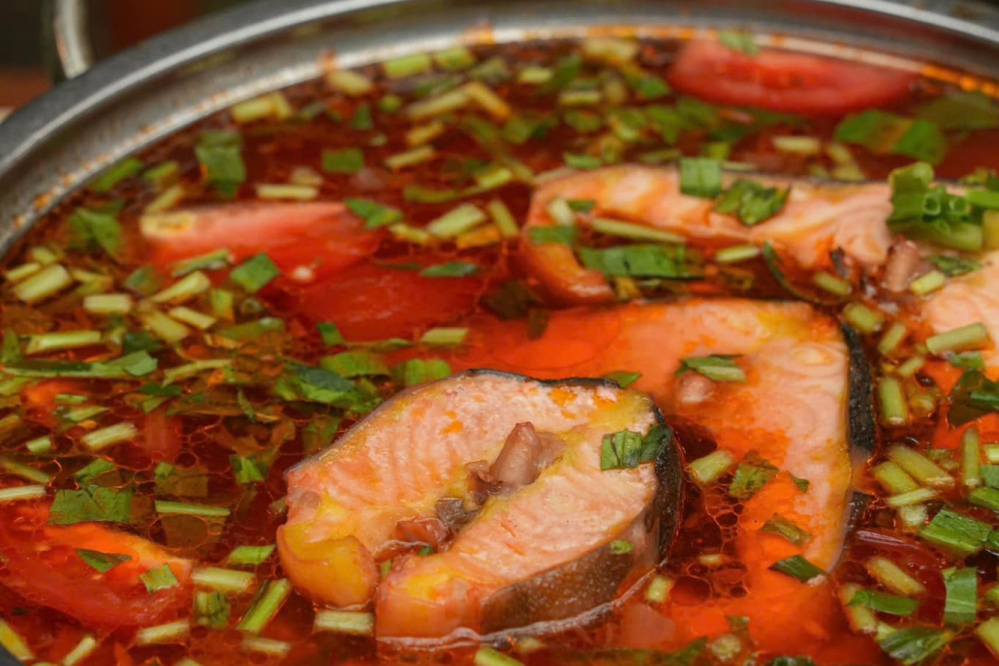 Lẩu chua cá tầm