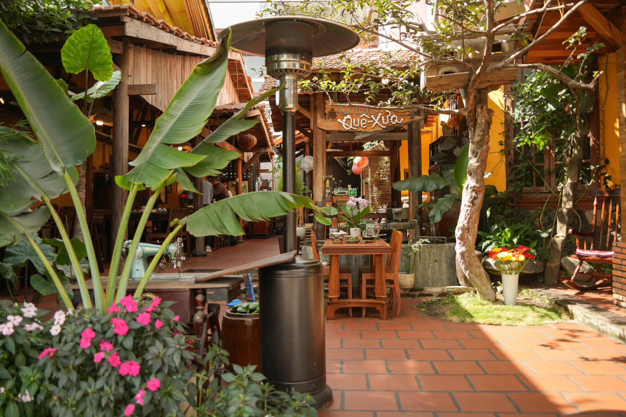 Câu Chuyện Của Một Quán Ăn Nhỏ Giữa Đà Lạt – Và Những Người Đã Góp Thành Quê Xưa