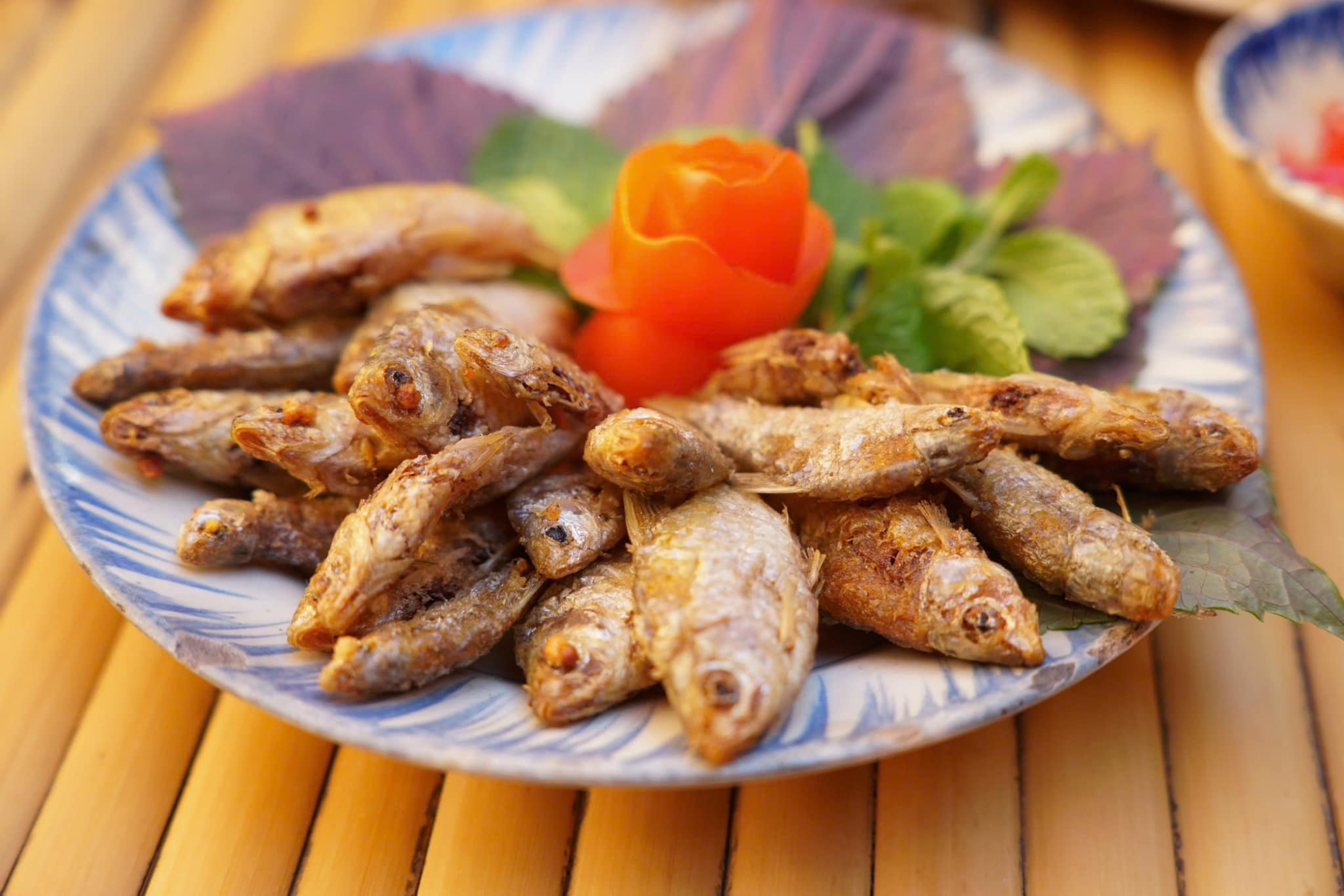 Cá suối chiên giòn (mắm me)