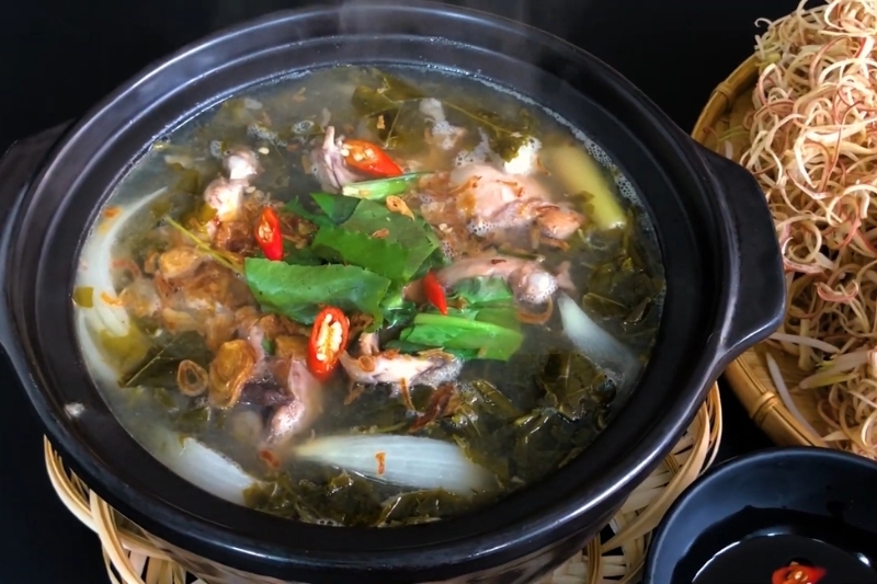 Lẩu ếch lá giang