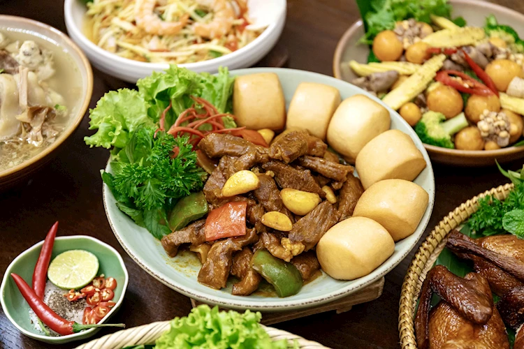 Nai né và bánh bao chiên