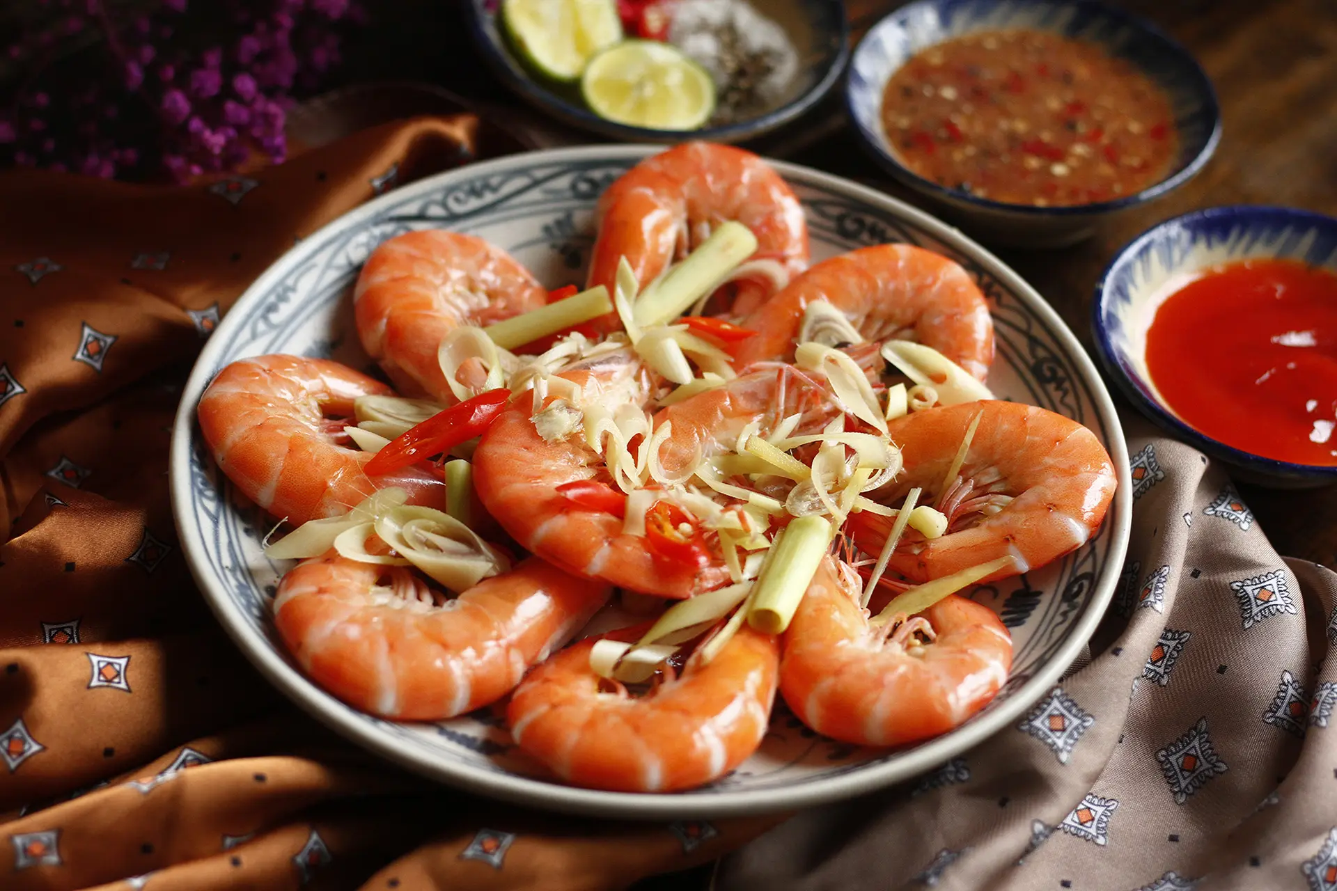 Tôm hấp lá trà/ bia